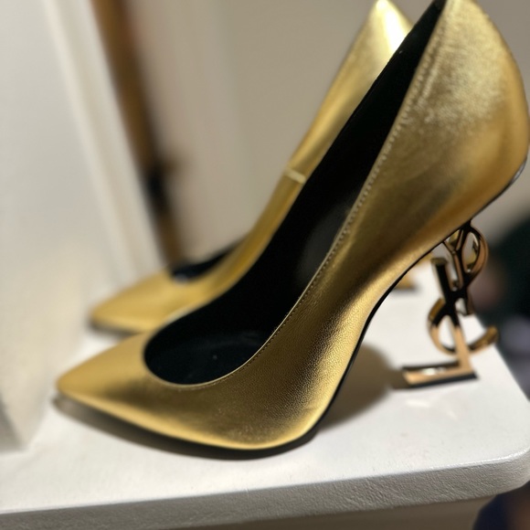 Saint Laurent Opyum Pointed Toe Pumps in gold - Picture 2 of 8
